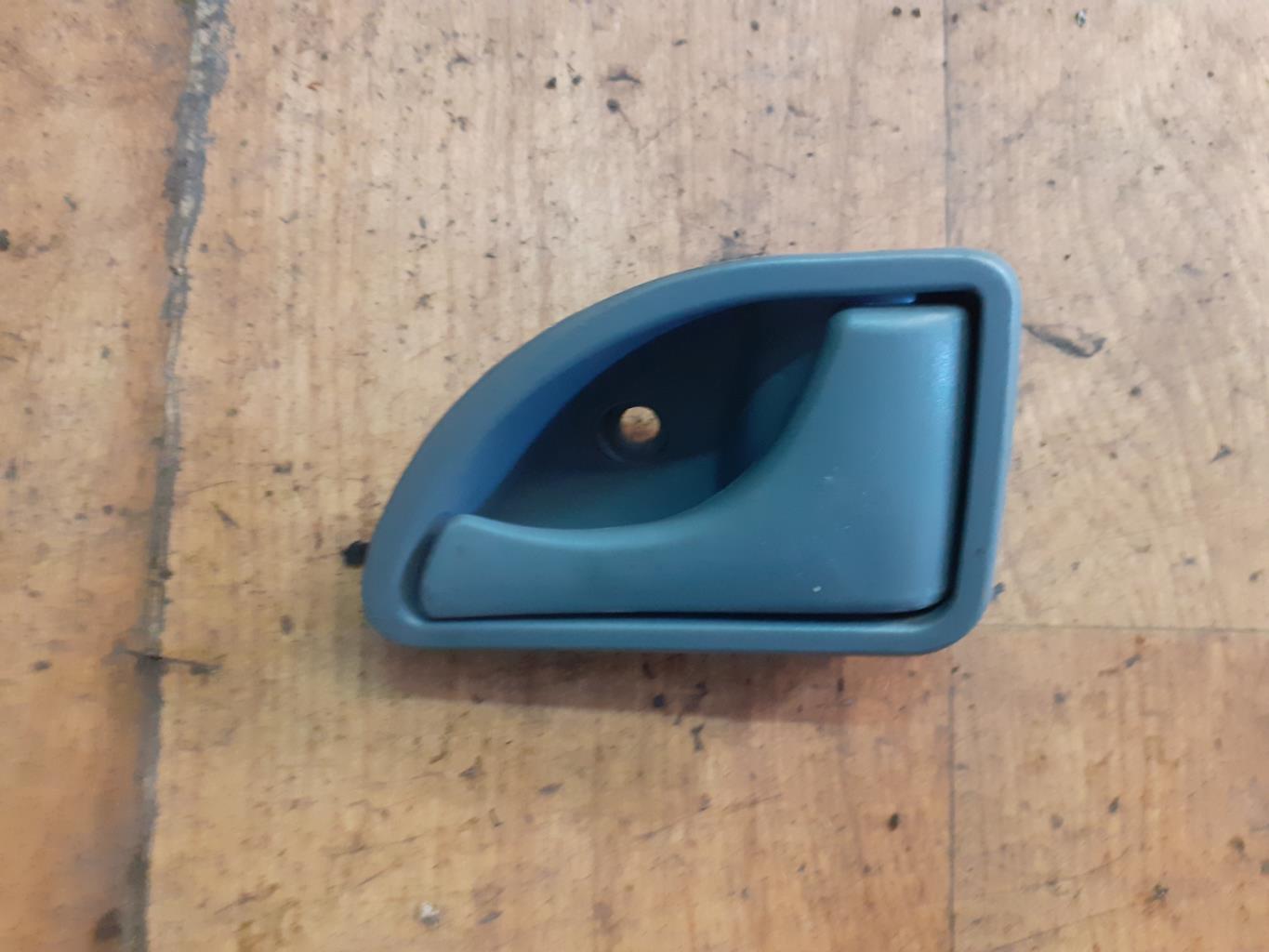 Poignee interieur avant droit RENAULT TWINGO 1 PHASE 3 Essence - 1