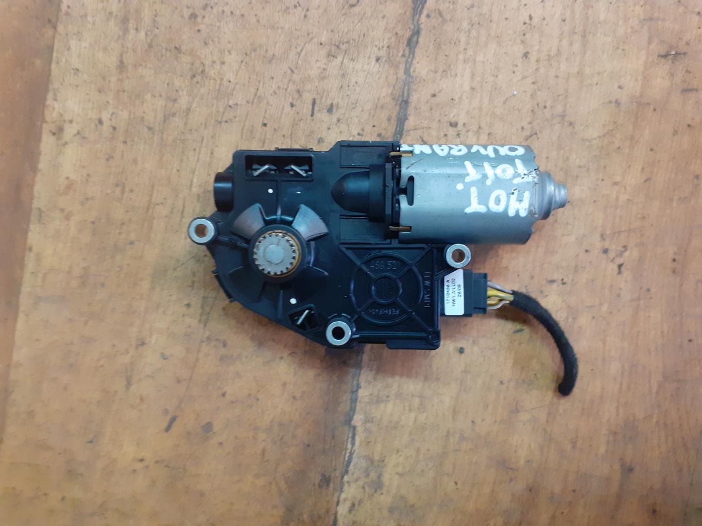 Moteur toit ouvrant BMW SERIE 1 E81 Diesel - 1