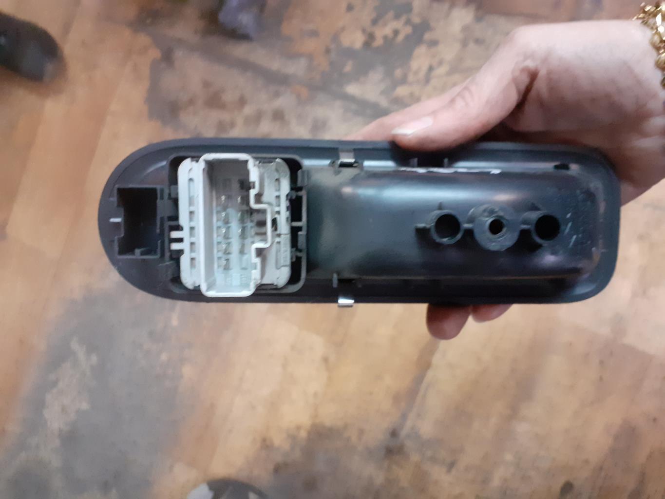 Interrupteur de leve vitre RENAULT CLIO 3 PHASE 1 Diesel - 1