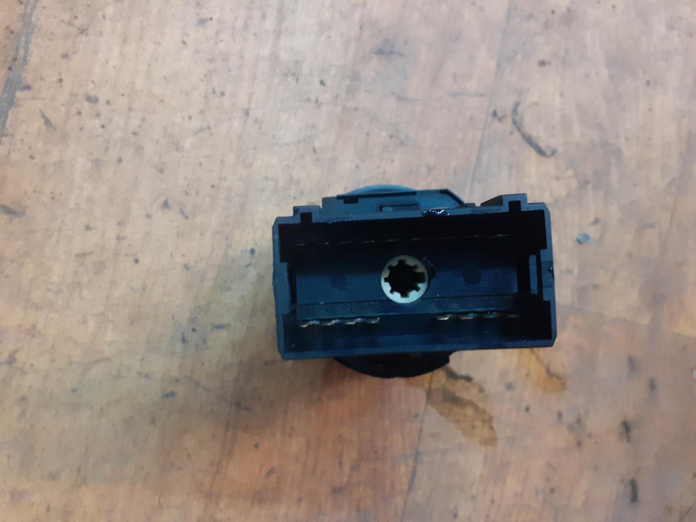 Commande de phare VOLKSWAGEN POLO 4 PHASE 1 Essence - 1