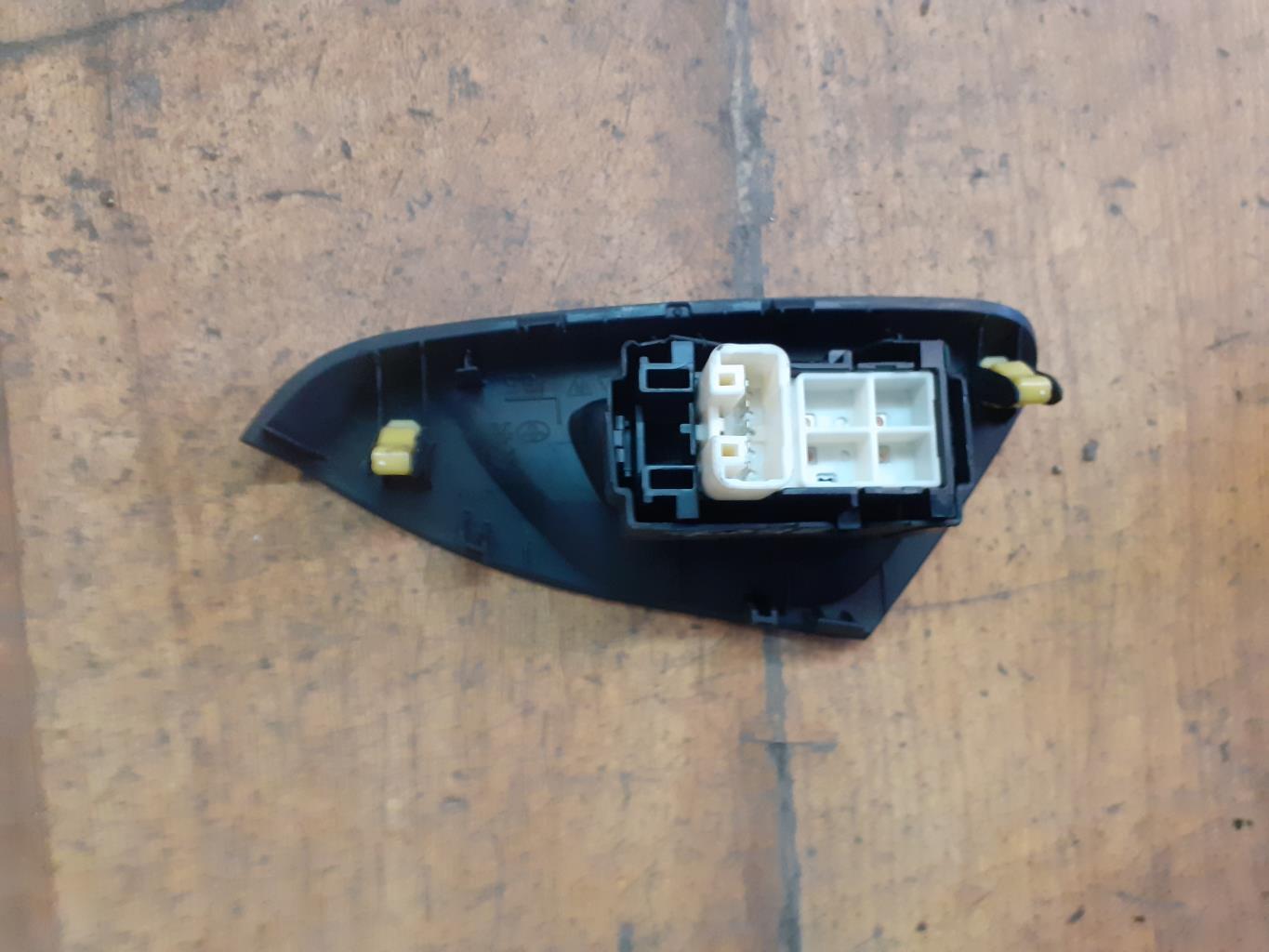 Interrupteur de leve vitre TOYOTA AYGO 2  - 1