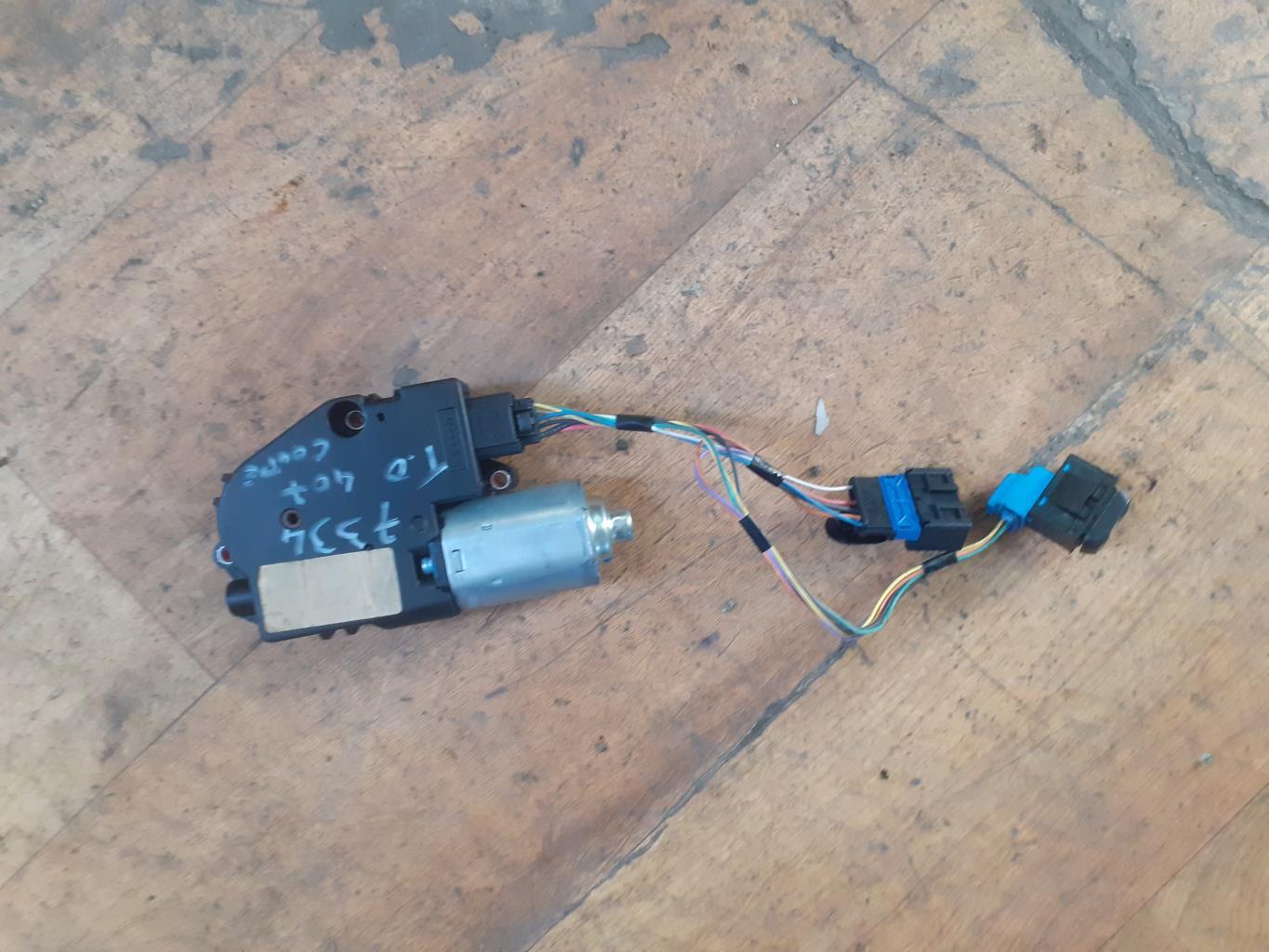 Moteur toit ouvrant PEUGEOT 407 COUPE Diesel - 1
