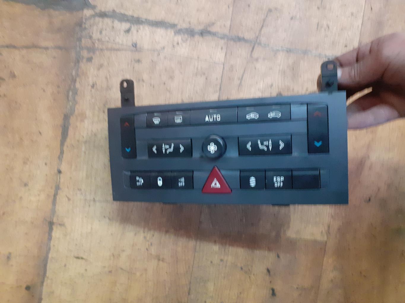 Commande chauffage PEUGEOT 407 COUPE Diesel - 1