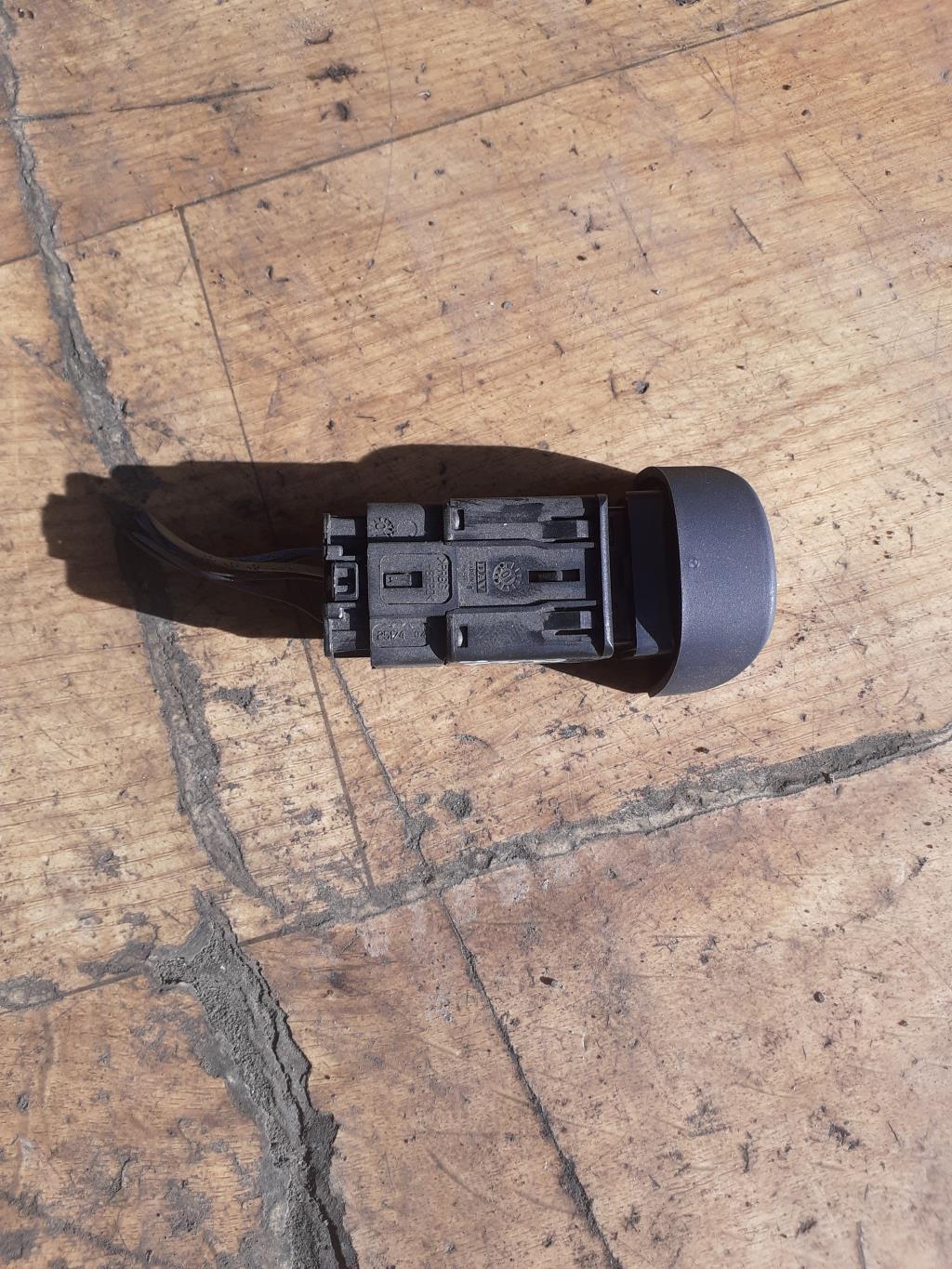 Bouton de warning RENAULT MEGANE 1 PHASE 2 Diesel - 1
