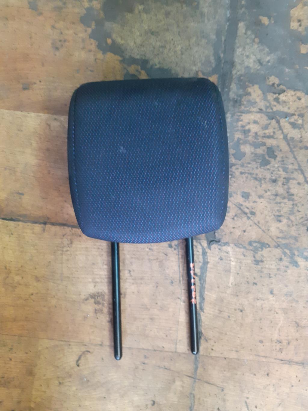 Appui tete arriere central RENAULT CLIO 3 PHASE 1 Diesel - 1