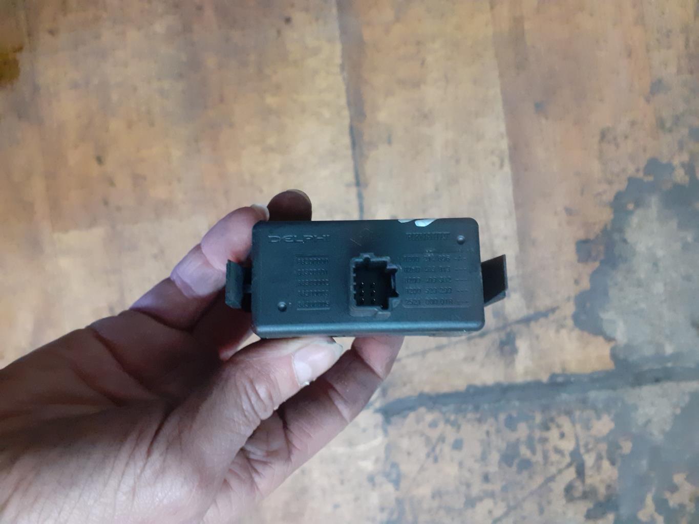 Bouton de warning RENAULT MEGANE 3 PHASE 1 COUPE Diesel - 1