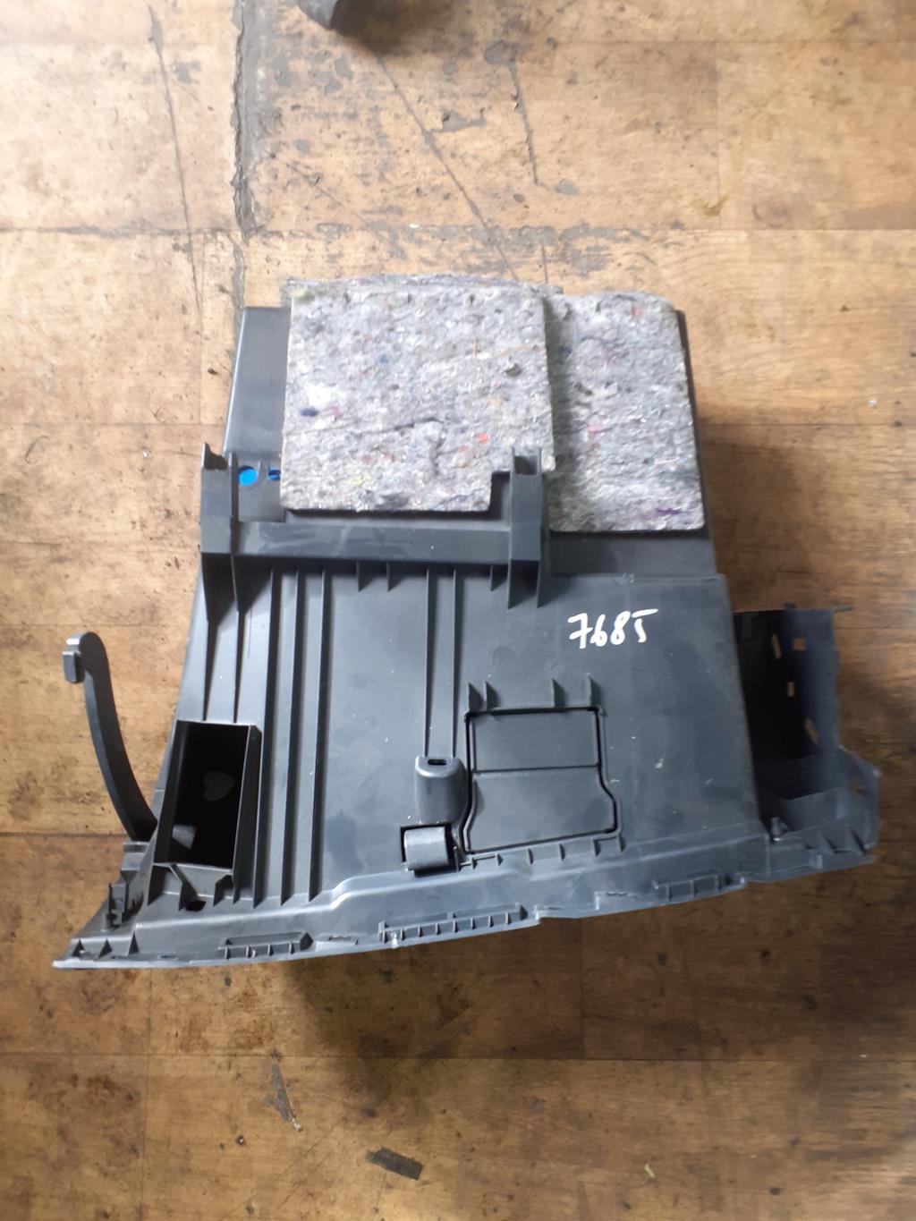 Boite a gants RENAULT CLIO 3 PHASE 1 Diesel - 1