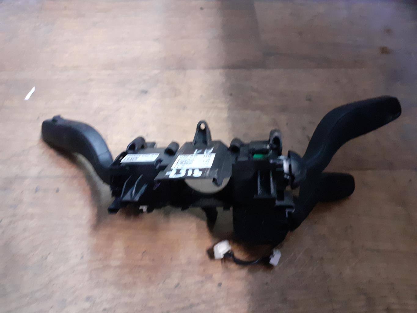 Support commodo (commutateur) AUDI A1 1 PHASE 1 Diesel - 1