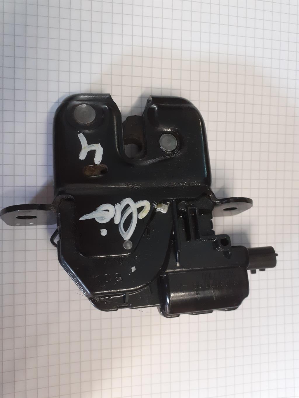 Serrure de coffre RENAULT CLIO 4 PHASE 1 Diesel - 1