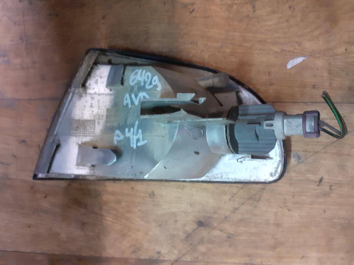 Optique avant secondaire droit (feux)(clignotant) AUDI A4 1 PHASE 1 Diesel - 1