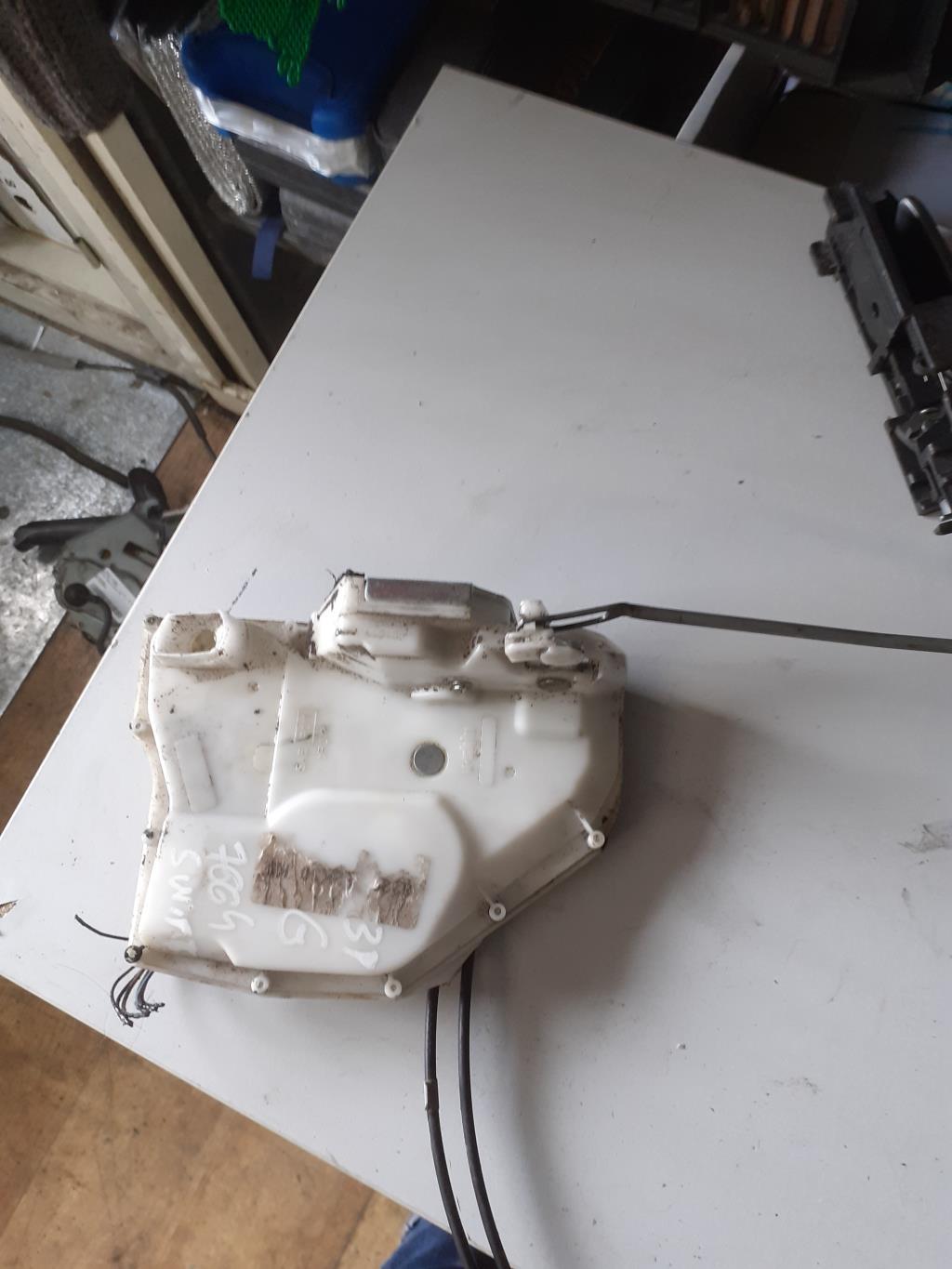 Serrure avant gauche SUZUKI SWIFT 3 Diesel - 1