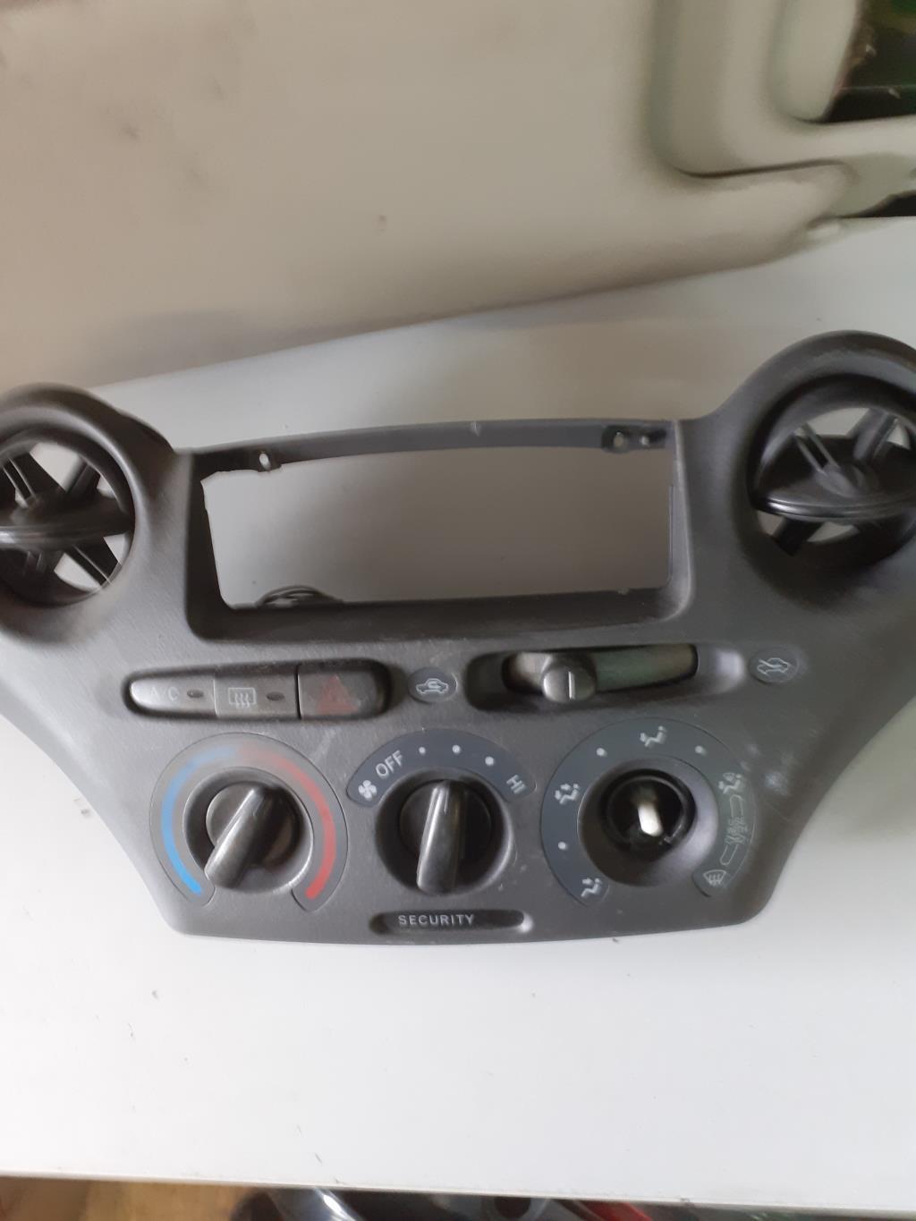 Commande chauffage TOYOTA YARIS 1 PHASE 1 Essence - 1