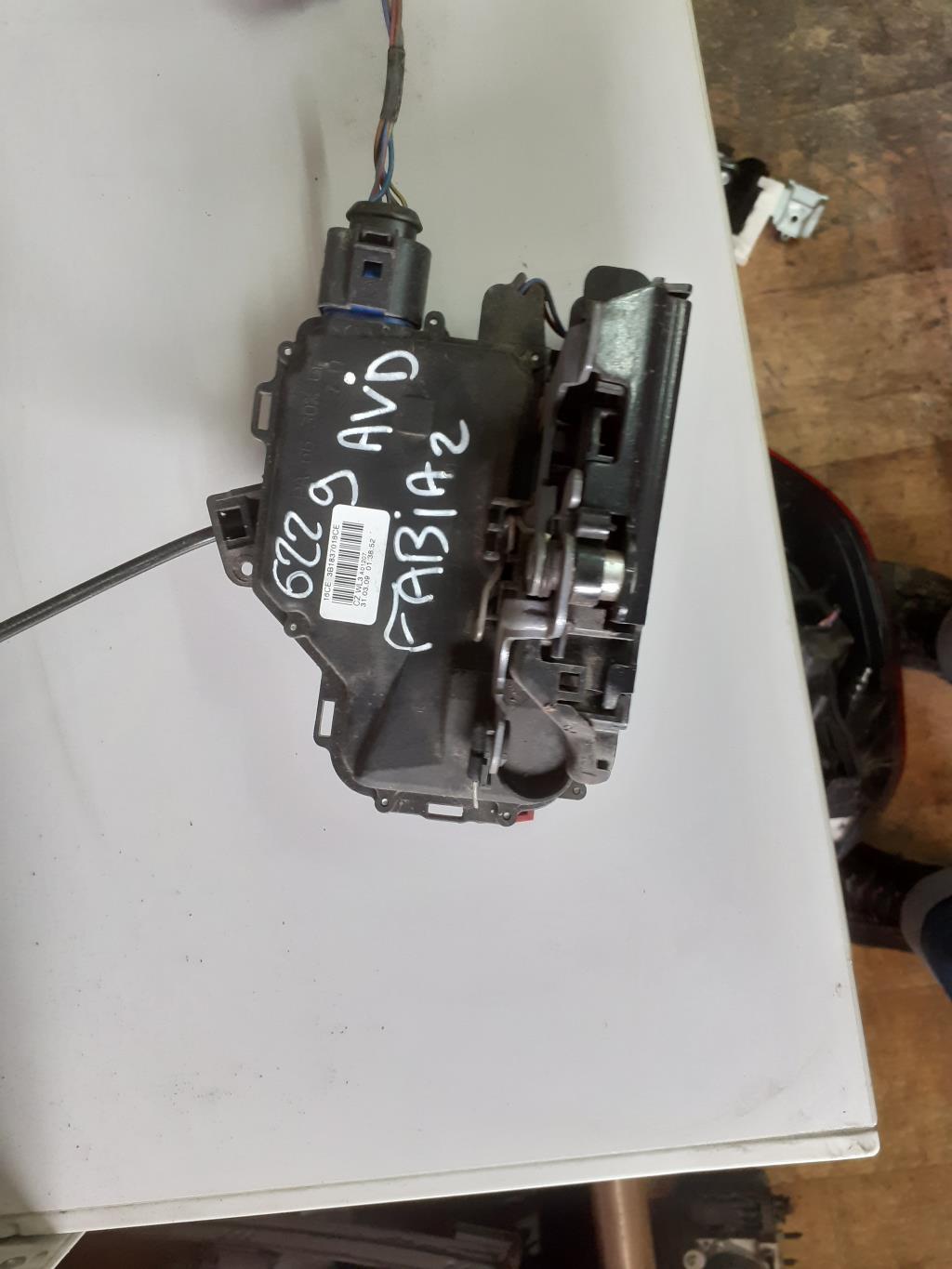 Serrure avant droit SKODA FABIA 2 PHASE 1 BREAK Diesel - 1