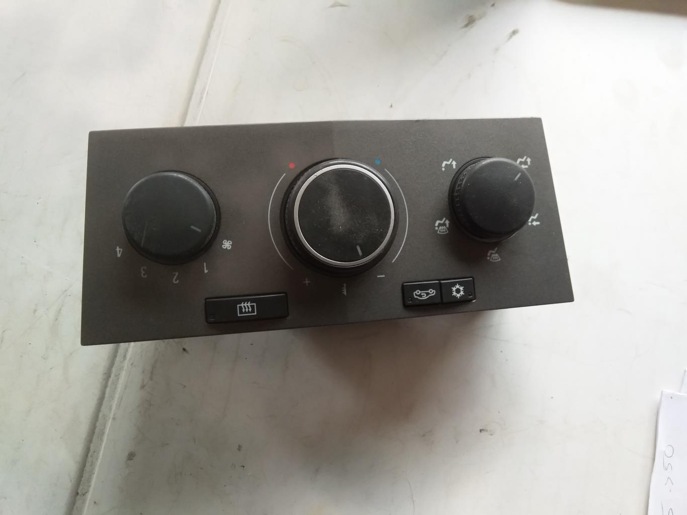 Commande chauffage OPEL ASTRA H PHASE 1 BREAK Diesel - 1