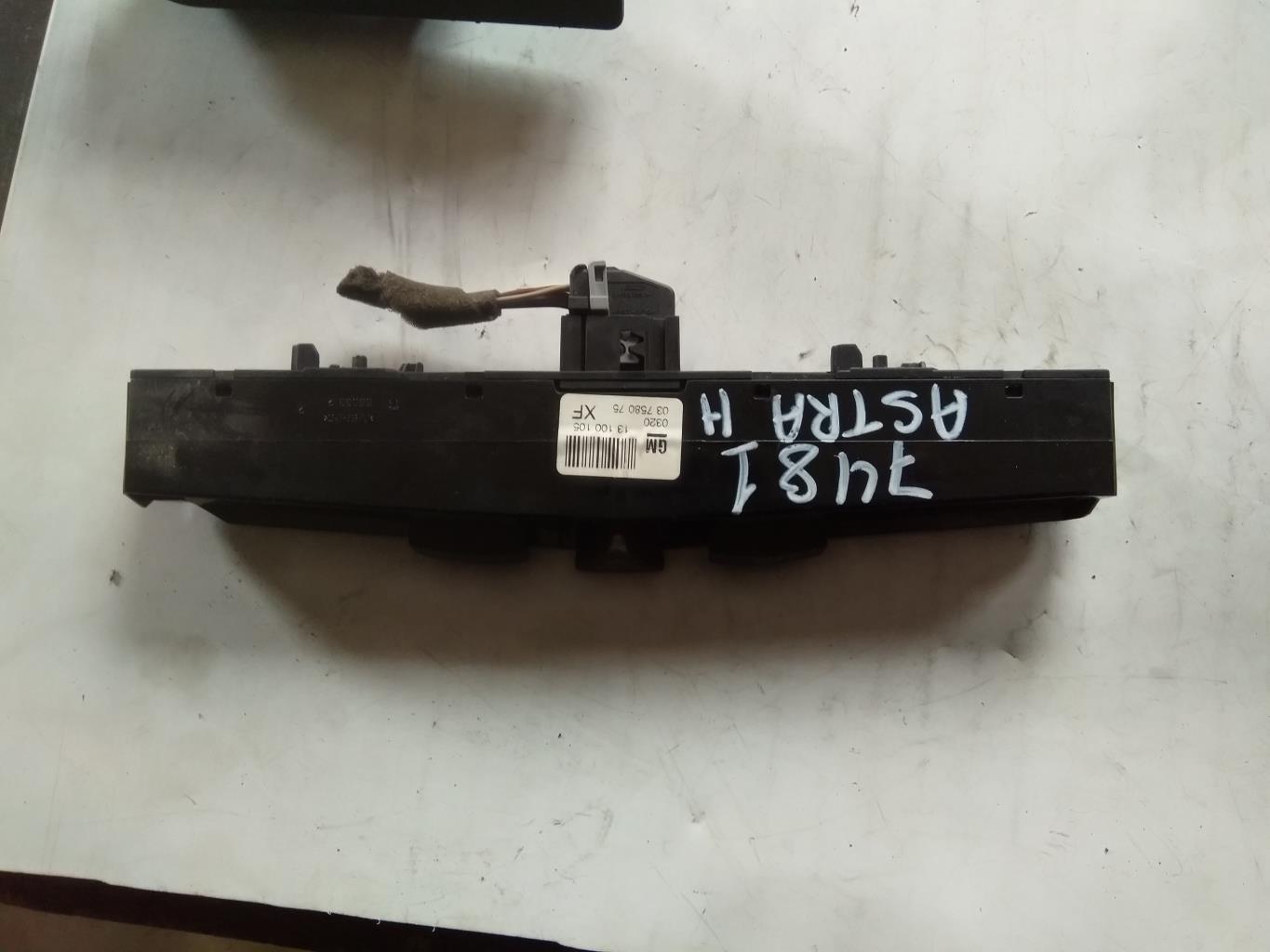 Bouton de warning OPEL ASTRA H PHASE 1 BREAK Diesel - 1