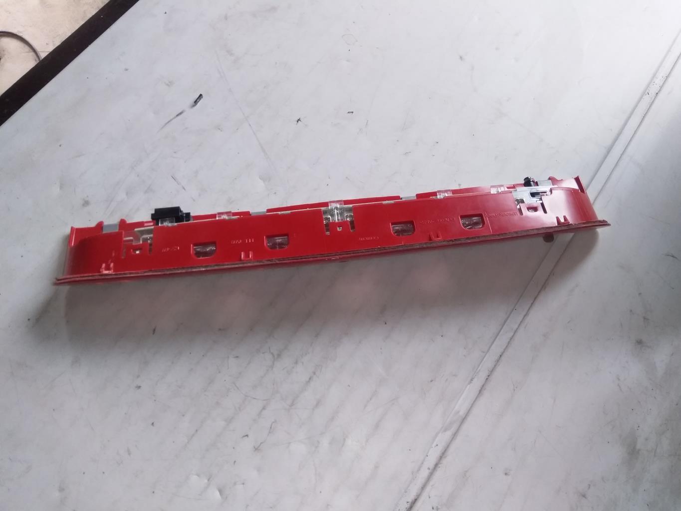 Feu arriere stop central VOLKSWAGEN POLO 5 PHASE 1 Essence - 1