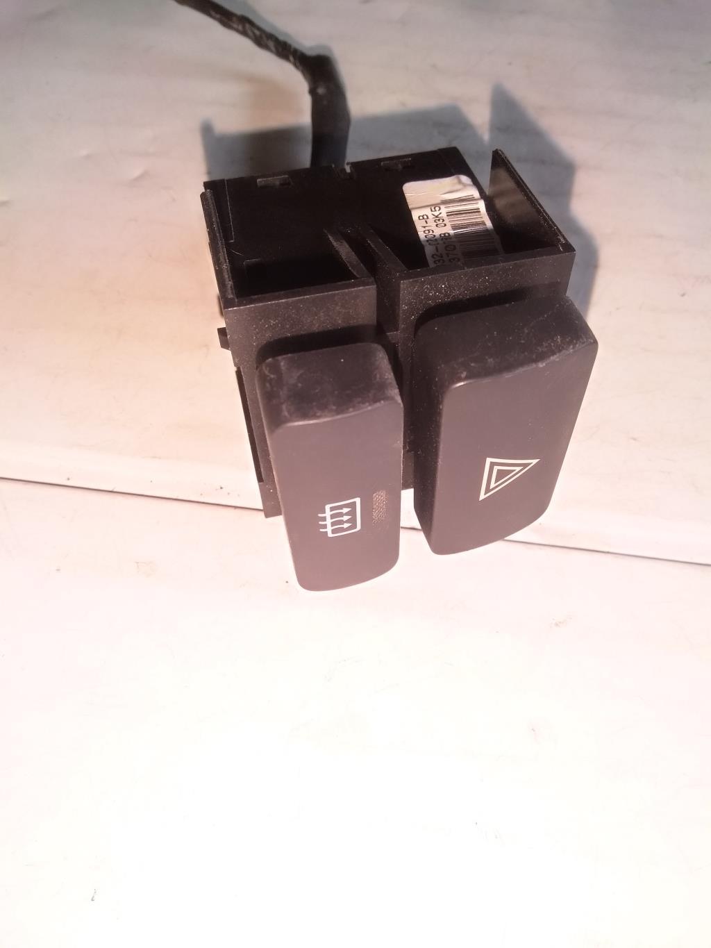 Bouton de warning TOYOTA COROLLA 10 PHASE 2 Diesel - 1