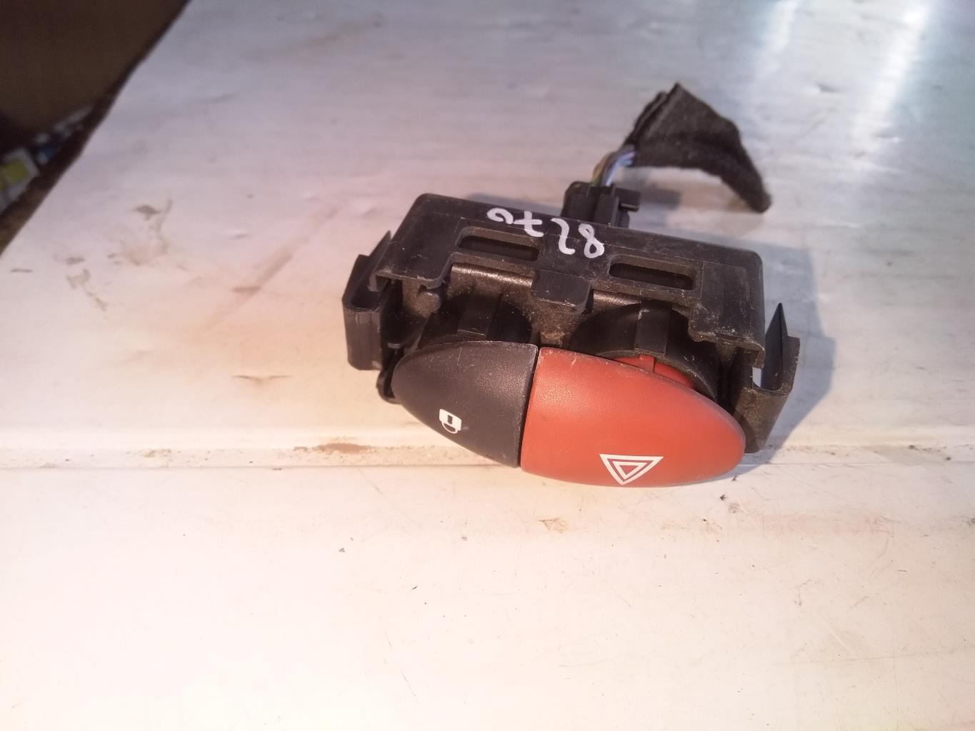 Bouton de warning RENAULT TWINGO 2 PHASE 1 Essence - 1
