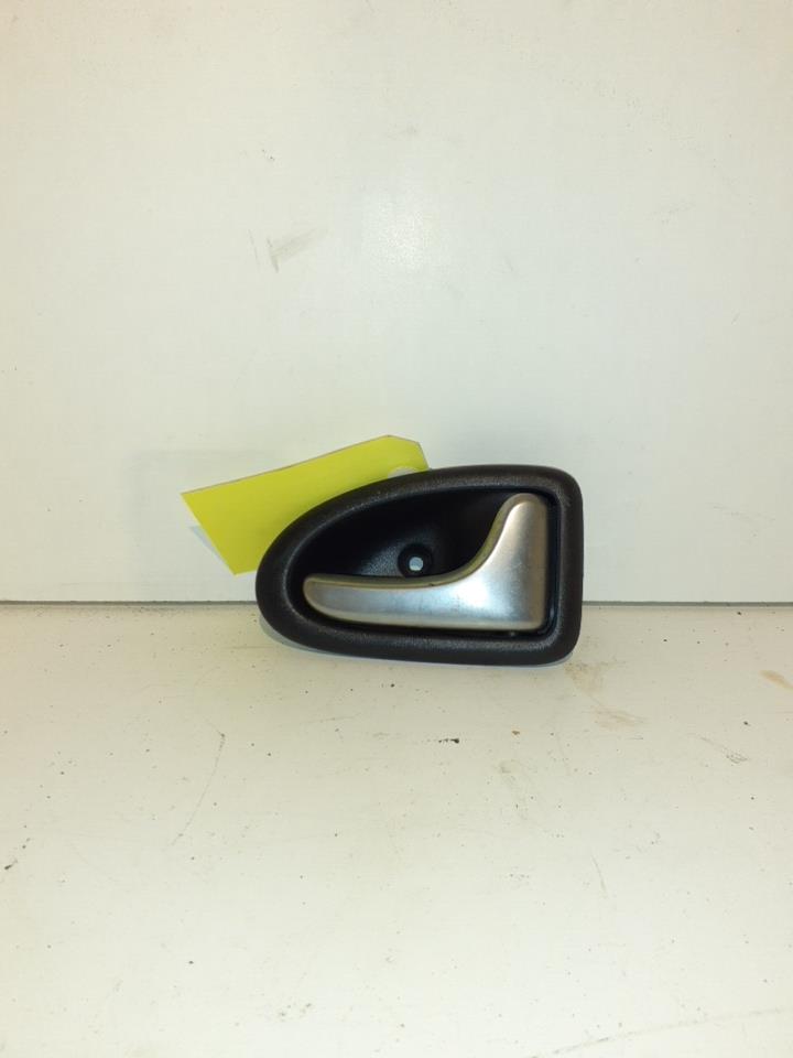 Poignee interieur arriere gauche RENAULT CLIO 2 PHASE 1 Diesel - 1