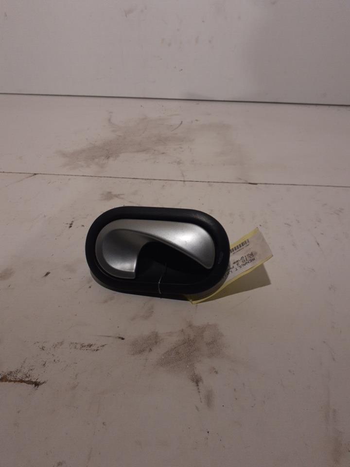 Poignee interieur avant droit RENAULT CLIO 3 PHASE 2 Diesel - 1