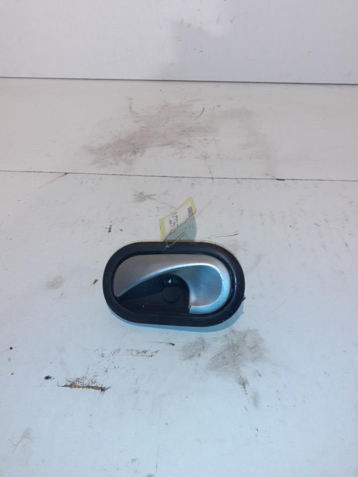 Poignee interieur avant gauche RENAULT CLIO 3 PHASE 2 Diesel - 1