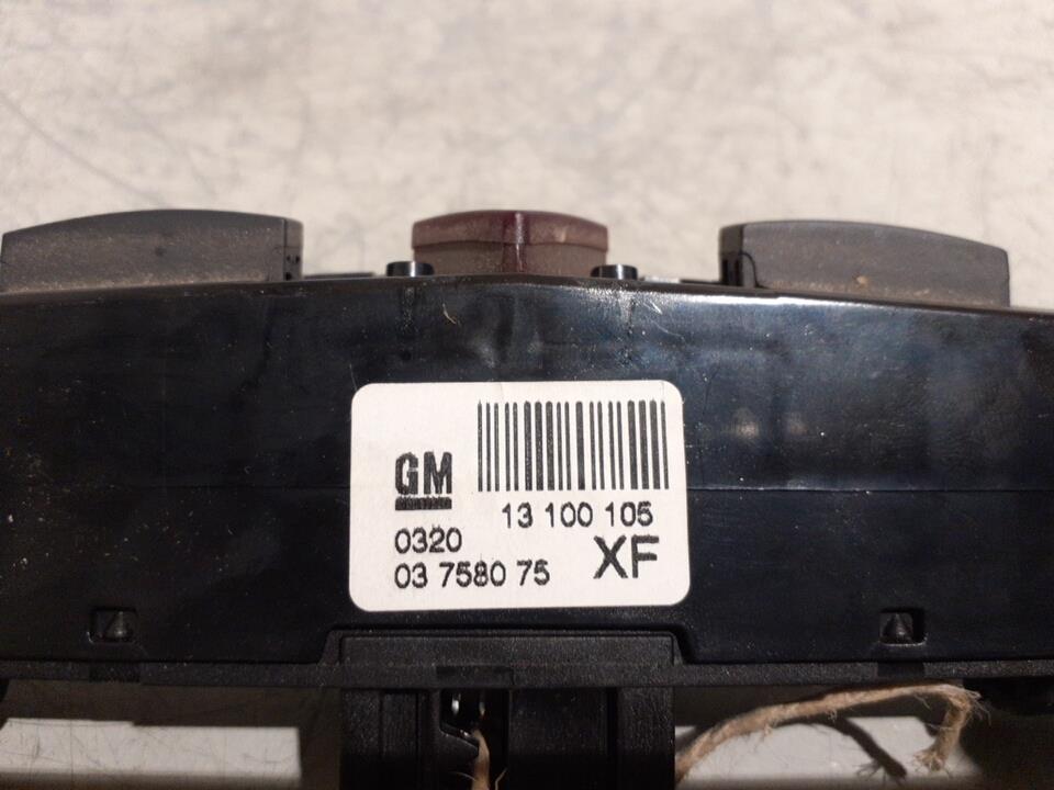 Bouton de warning OPEL ZAFIRA B  - 1