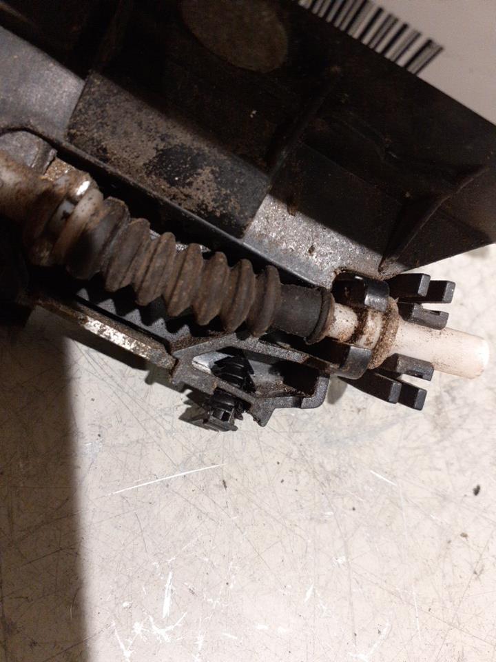 Serrure avant droit BMW SERIE 1 E87  - 1