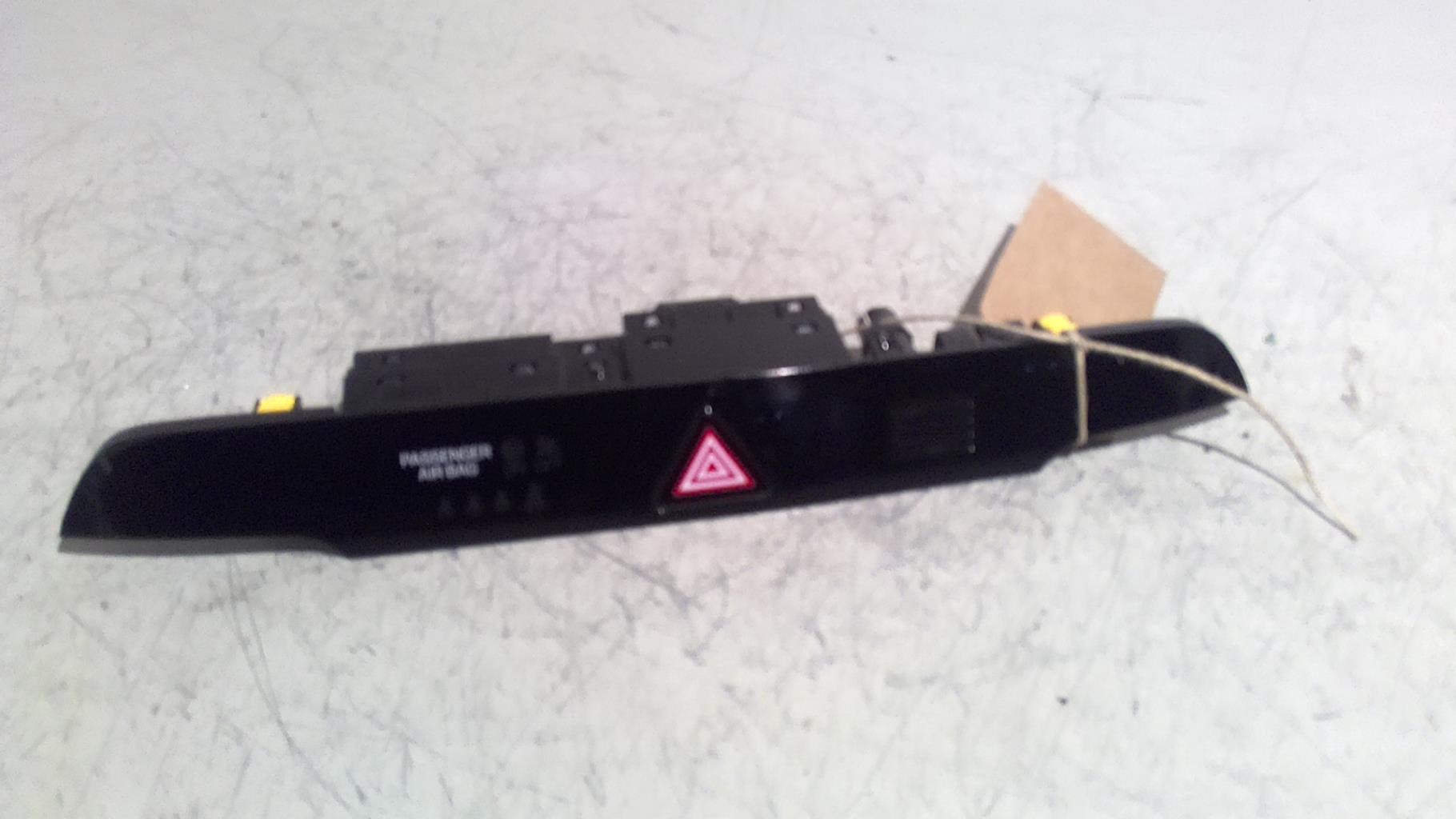 Bouton de warning HYUNDAI TUCSON 2 PHASE 1  - 1