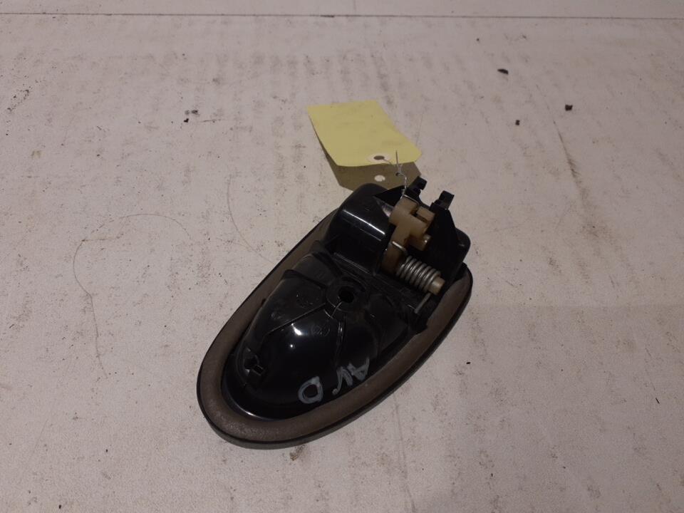 Poignee interieur avant droit RENAULT CLIO 2 PHASE 1 Essence - 1