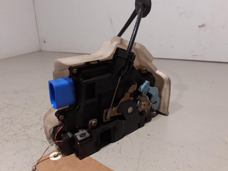 Serrure avant droit VOLKSWAGEN GOLF 5 Essence - 1