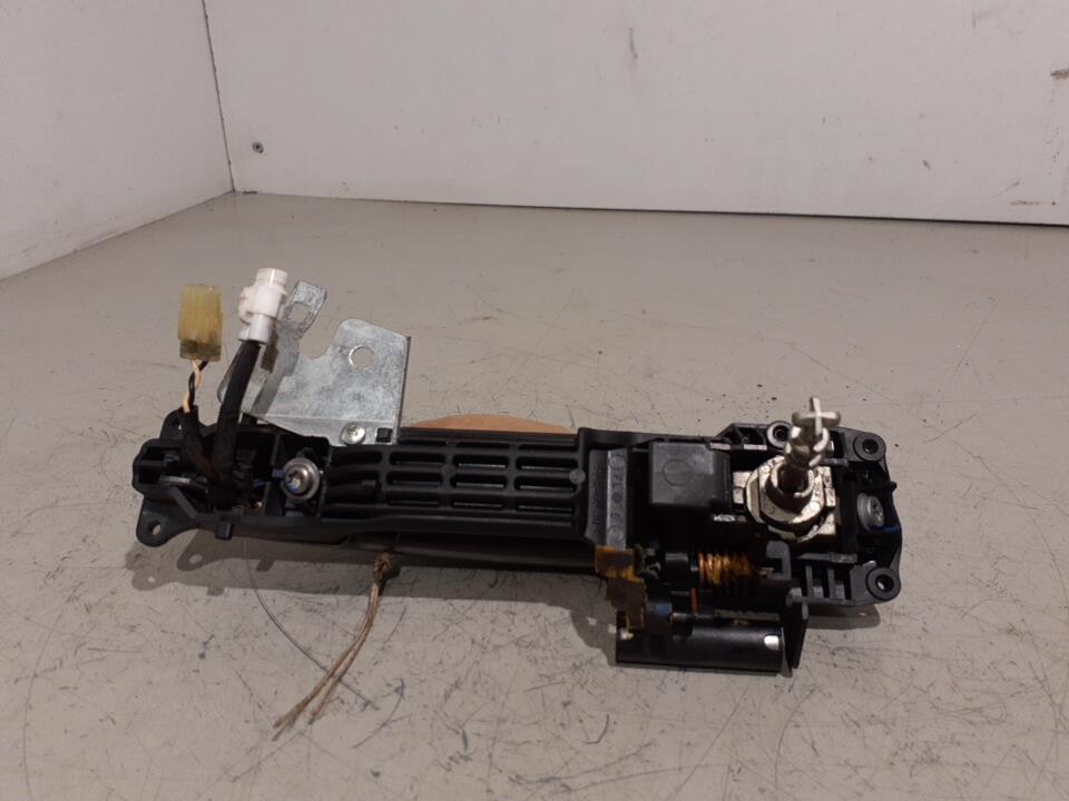Poignee porte avant gauche SUZUKI SWIFT 3 Diesel - 1