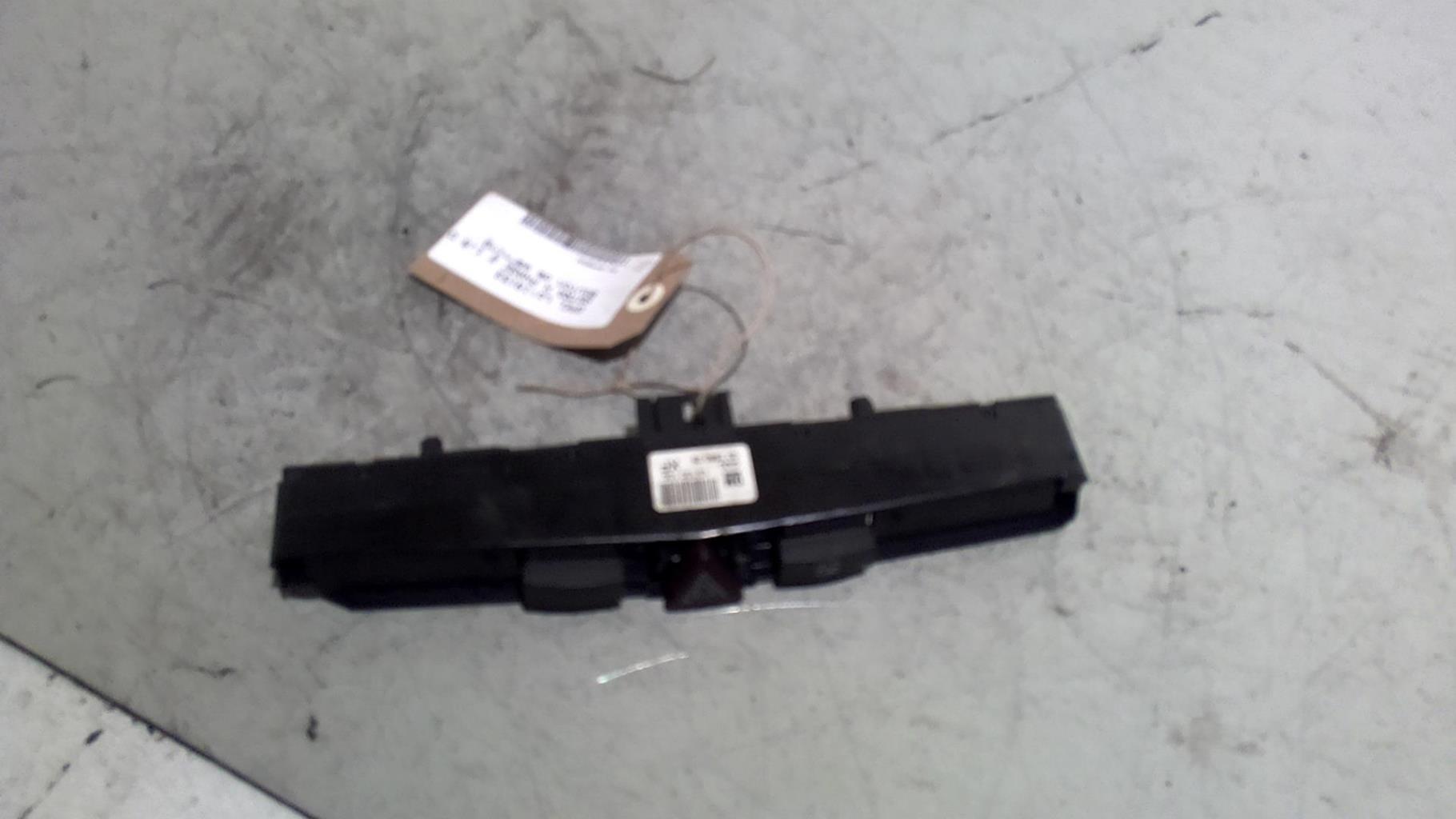 Bouton de warning OPEL ASTRA H PHASE 2 Diesel - 1