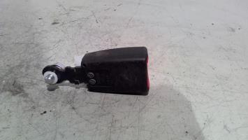 Attache ceinture avant droit