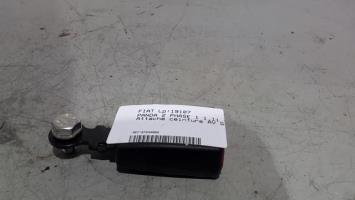 Attache ceinture avant gauche