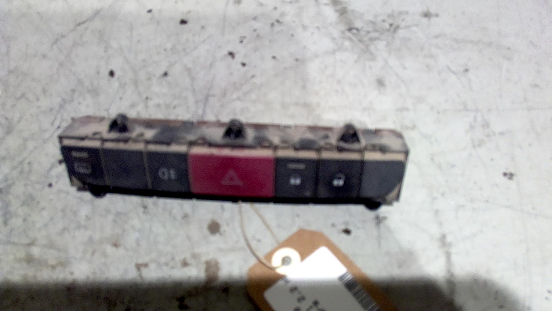 Bouton de warning PEUGEOT BOXER 3 PHASE 1 Diesel - 1