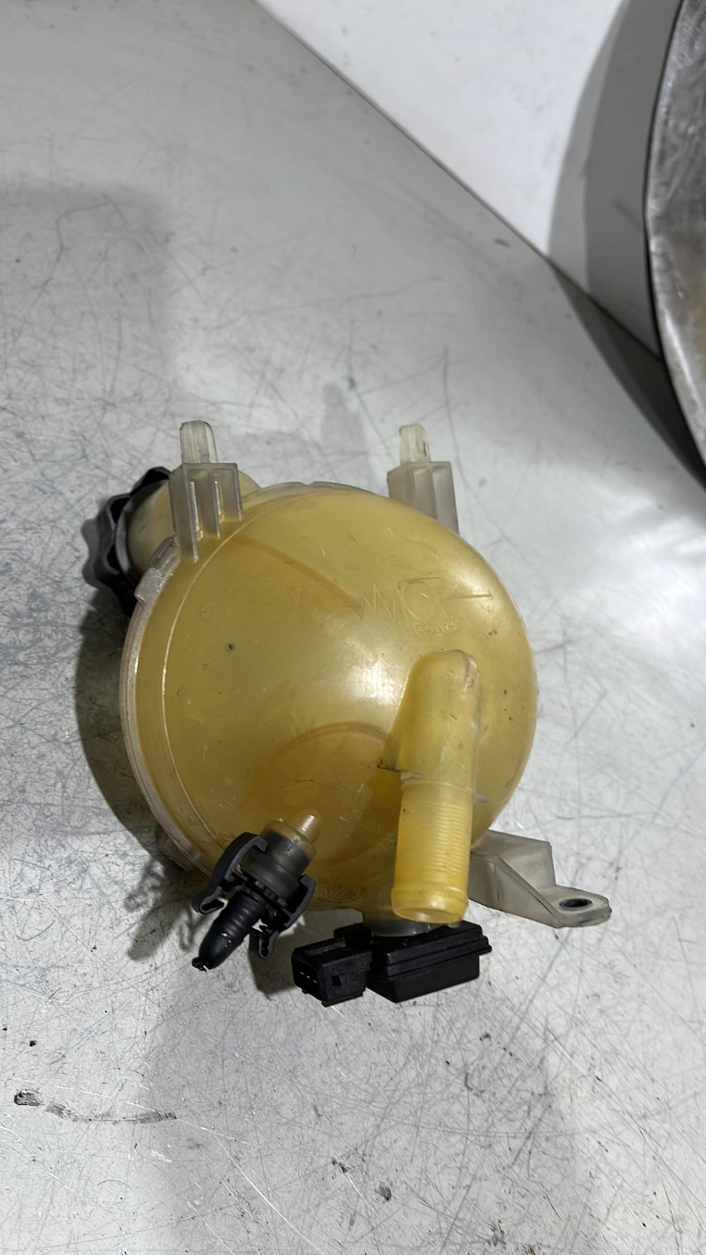 Vase d'expansion CITROEN C4 1 PHASE 1 Diesel - 1