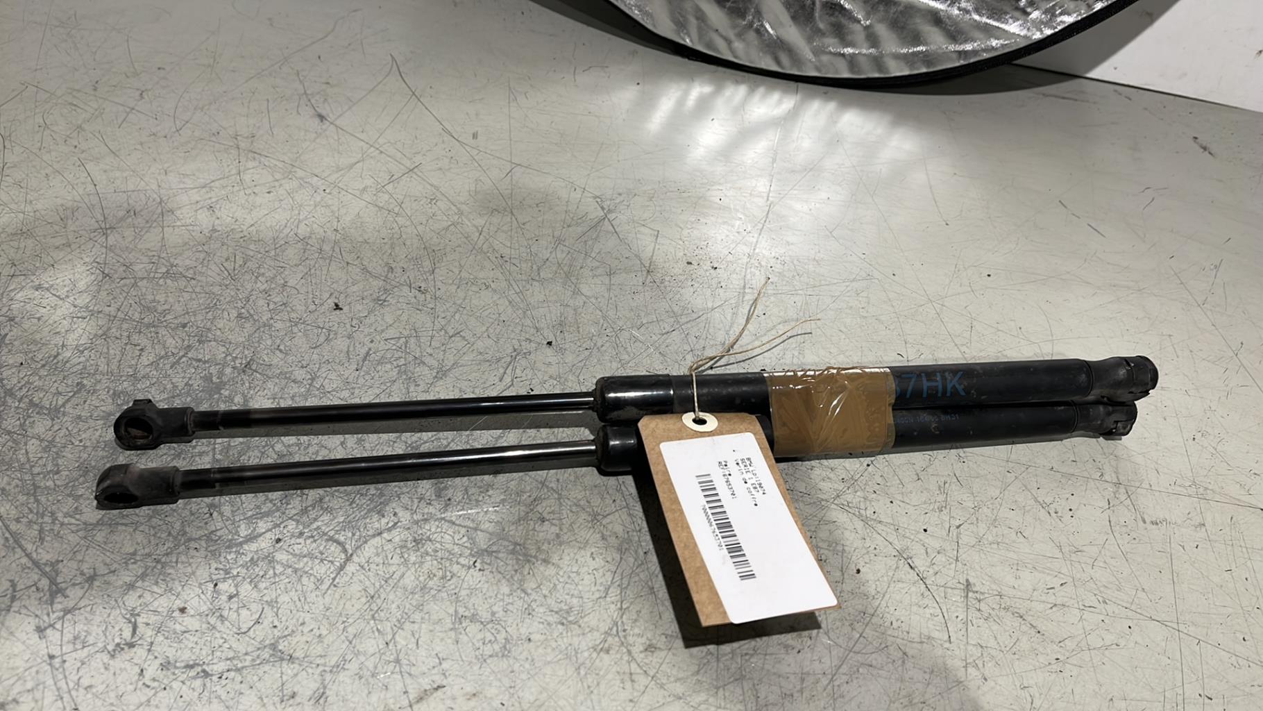 Verin de coffre BMW SERIE 1 E87  - 1
