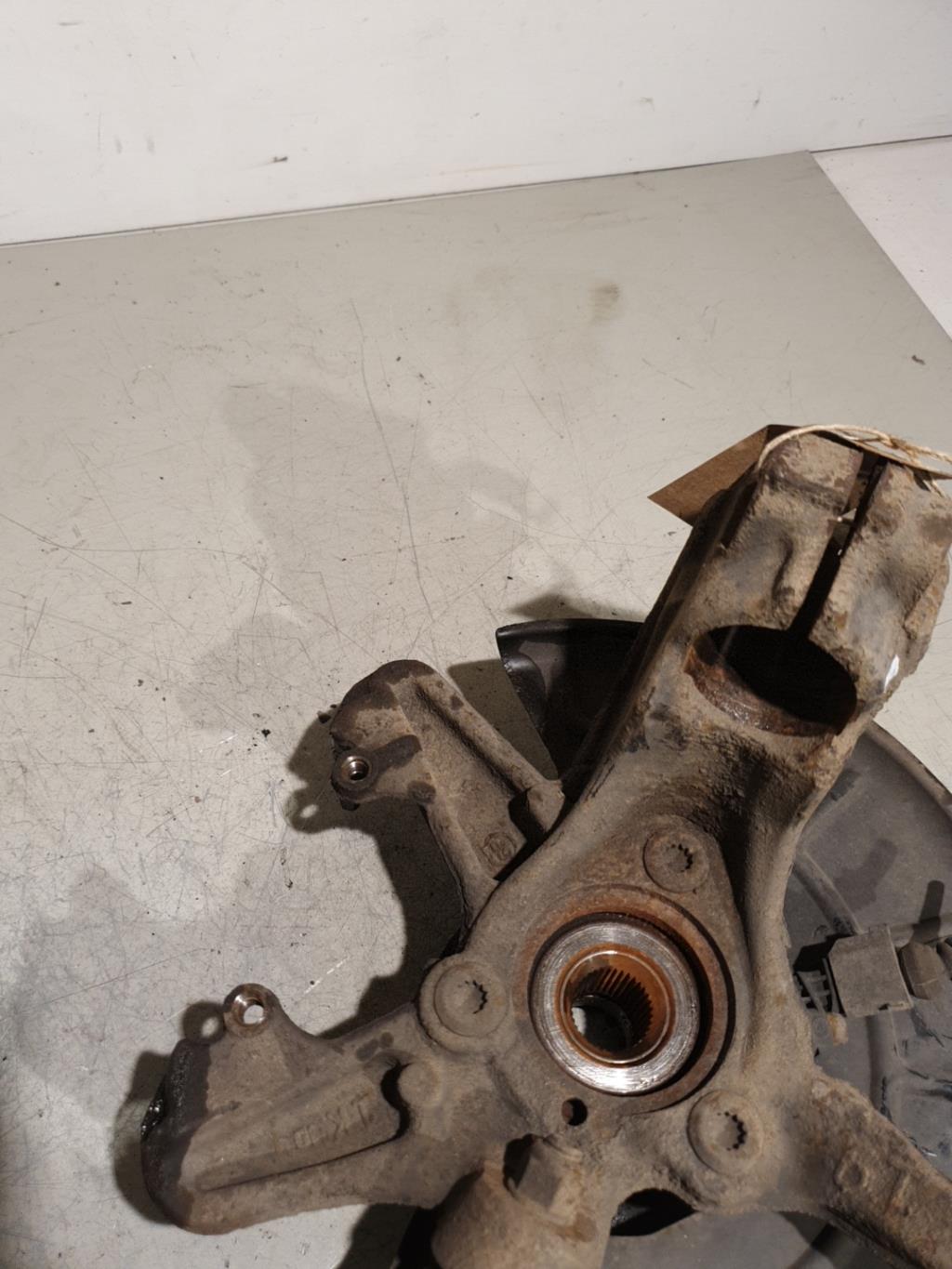 Fusee avant droit VOLKSWAGEN GOLF 6 Essence - 1