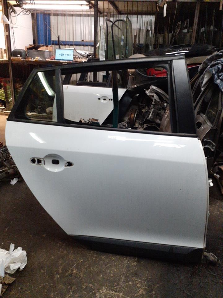 Porte arriere droit RENAULT MEGANE 3 PHASE 1 BREAK Essence - 1