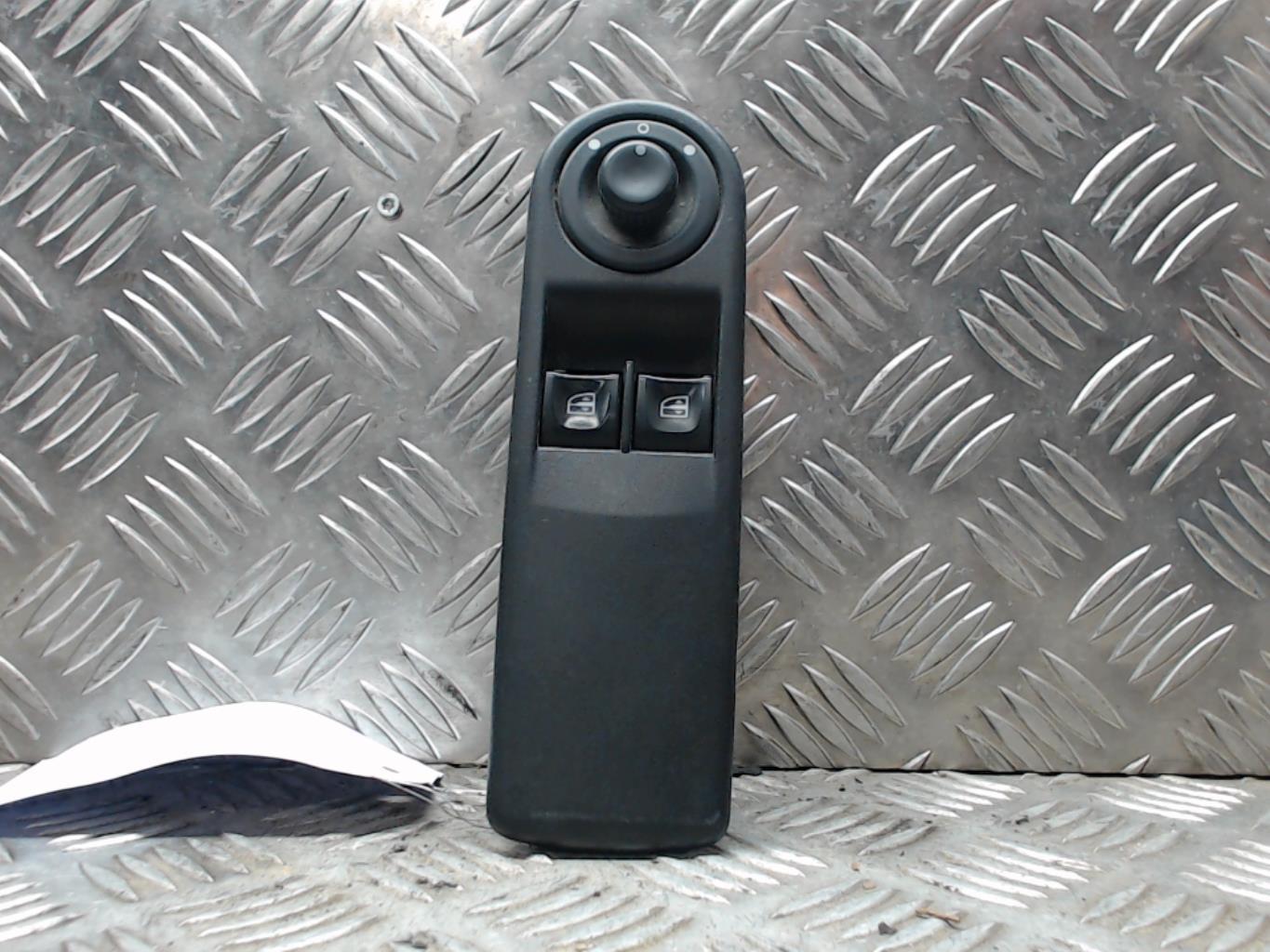 Interrupteur de leve vitre avant gauche RENAULT CLIO 4 PHASE 1 Diesel - 1