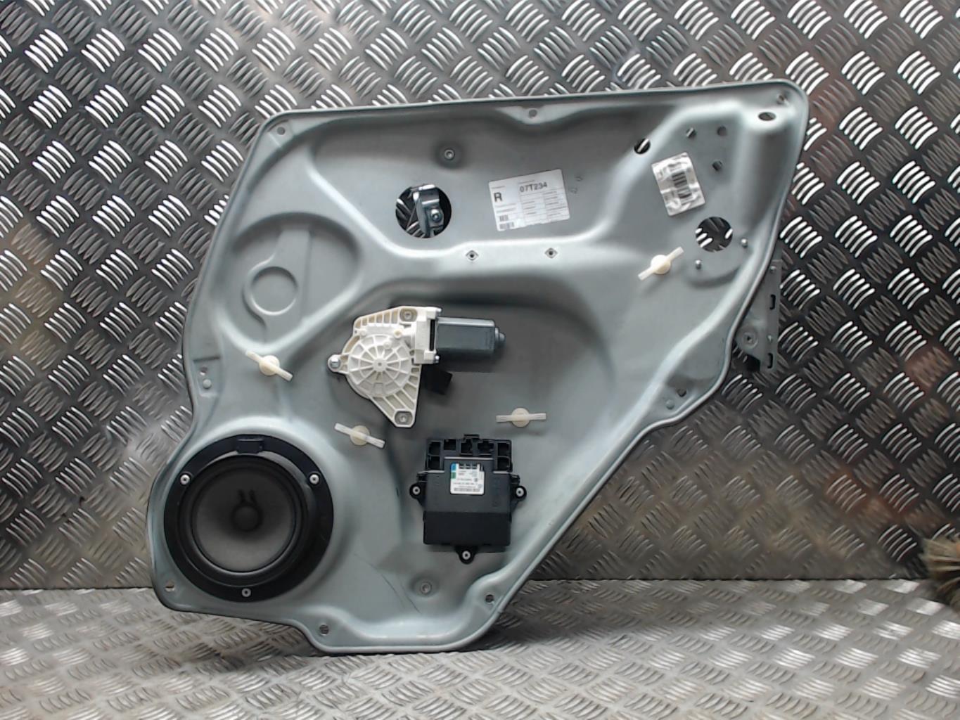 Alzacristalli elettrico posteriore destro MERCEDES CLASSE A 169 PHASE 1 Diésel - 1