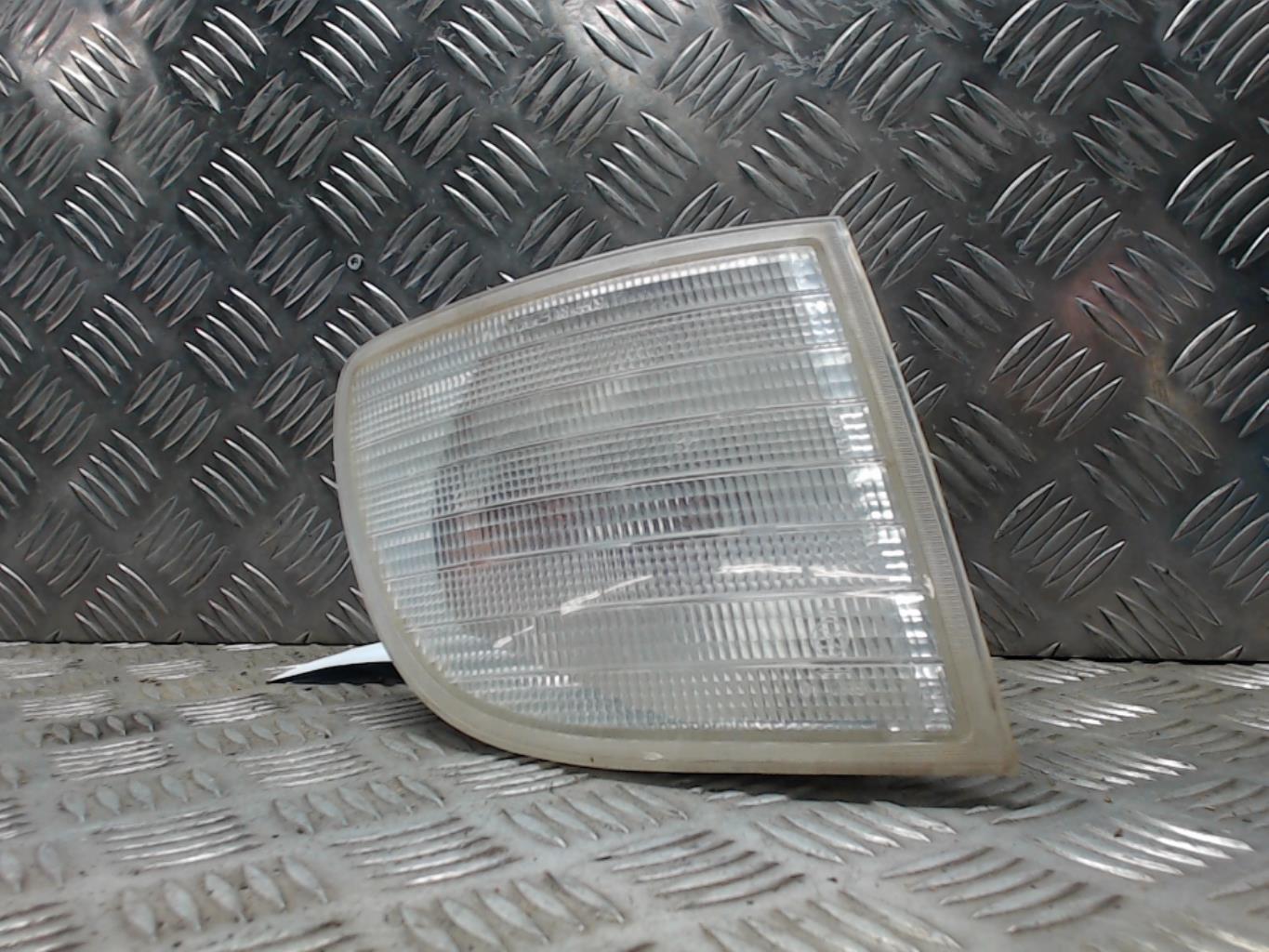 Gruppo ottico anteriore secondario destro (luci)(freccia) MERCEDES VITO 638  - 1