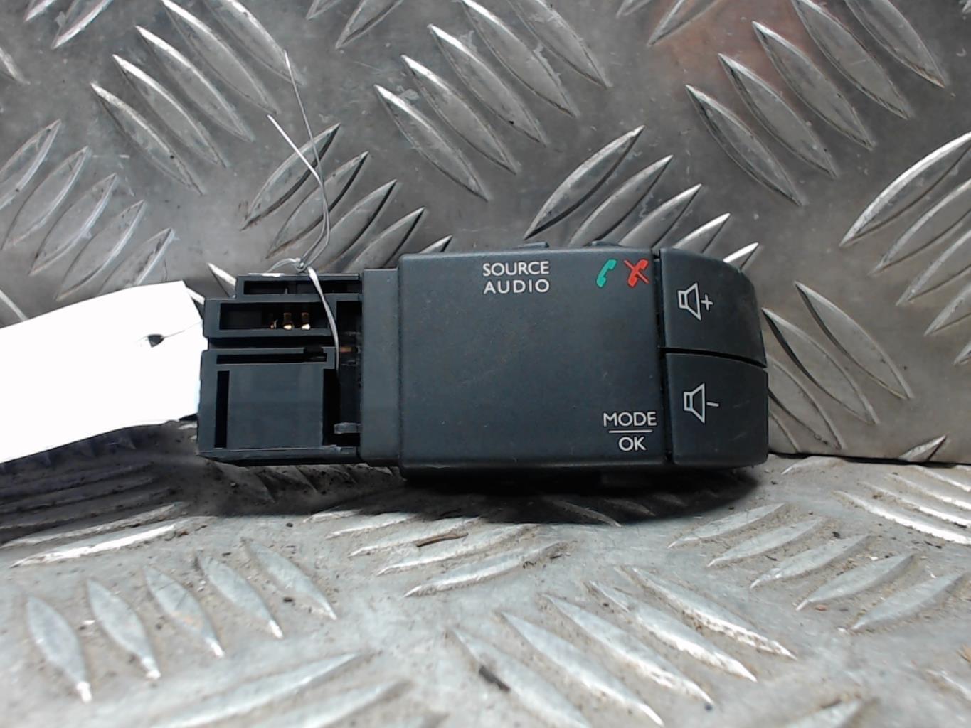Commande autoradio RENAULT CLIO 4 PHASE 1 Diesel - 1