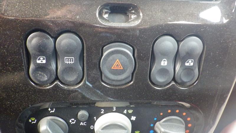 Bouton de warning DACIA DUSTER 1 PHASE 1 Diesel - 1