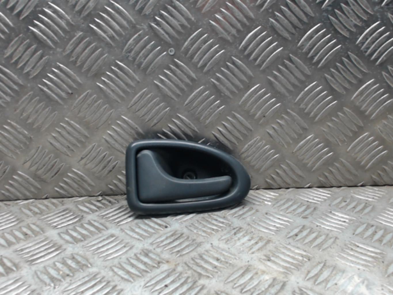 Maniglia interna anteriore sinistra RENAULT TRAFIC 2 PHASE 2 Diésel - 1