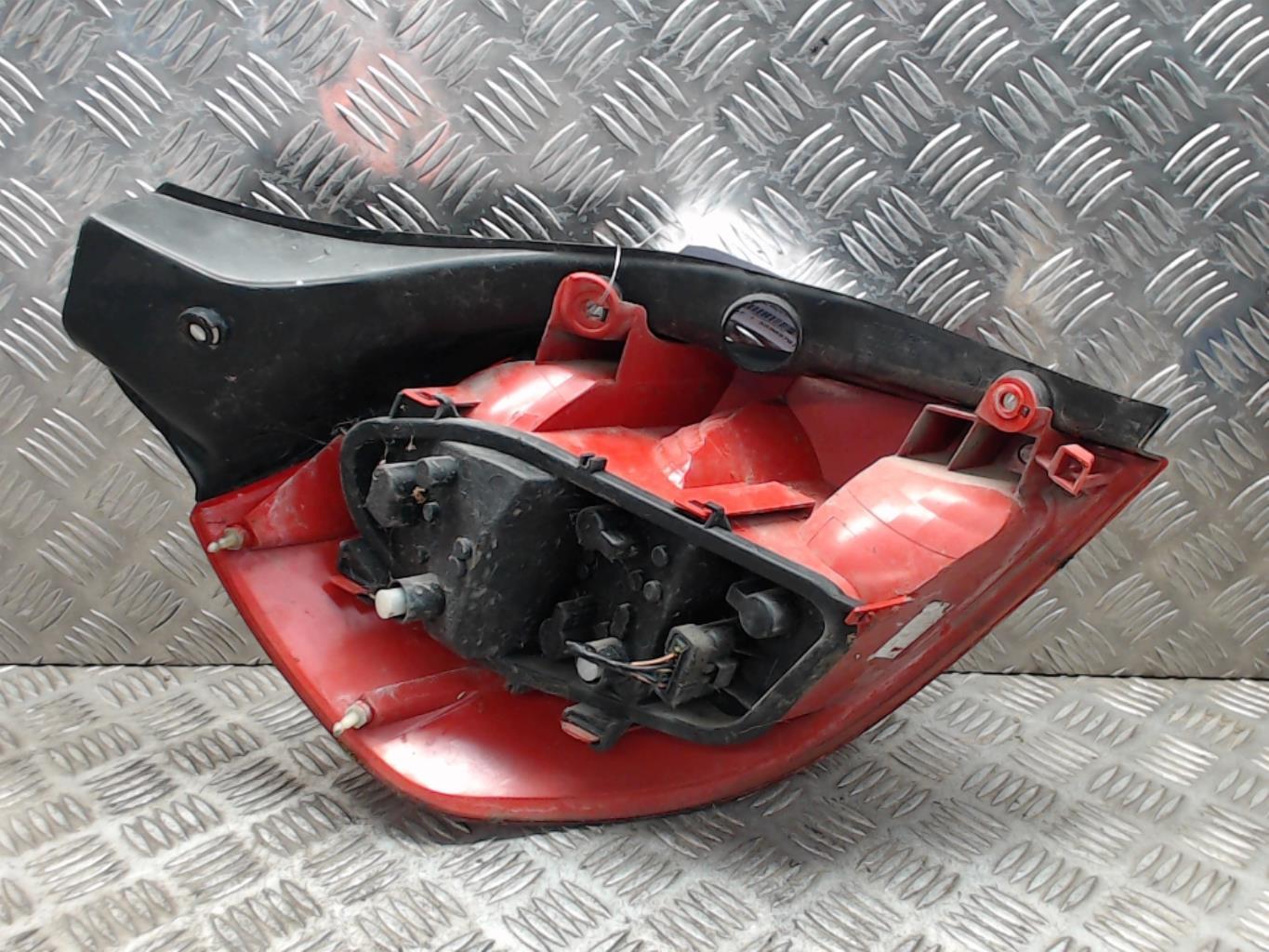 Fanale posteriore principale destro (luci) RENAULT CLIO 3 PHASE 1 Diésel - 1