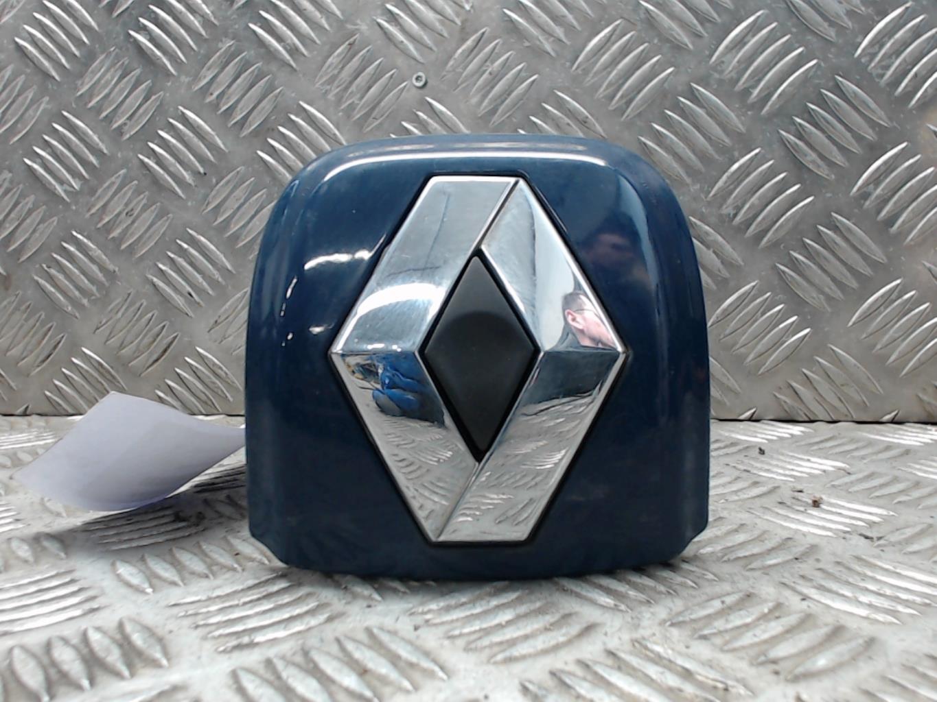 Bouton de coffre RENAULT CLIO 2 PHASE 2 Diesel - 1