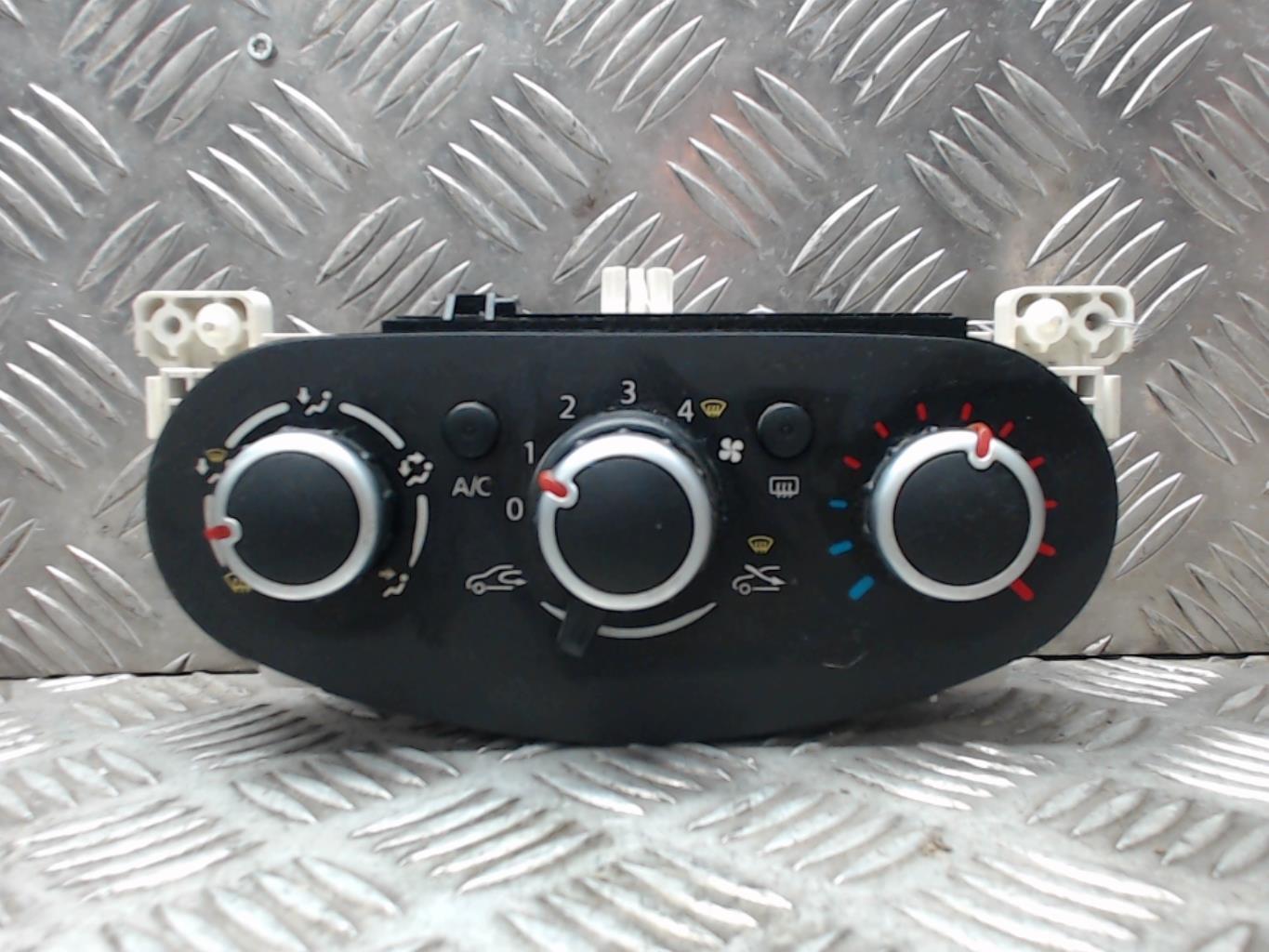 Commande chauffage RENAULT TWINGO 3 PHASE 1 Essence - 1