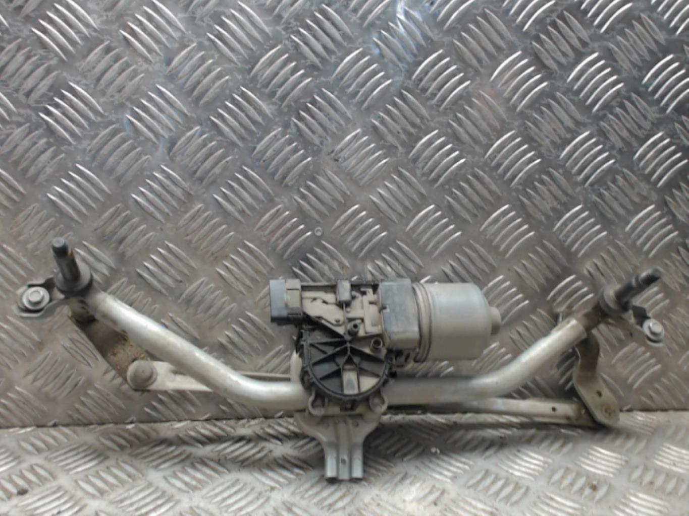 Motore tergicristallo anteriore sinistro PEUGEOT 208 1 PHASE 1 Diésel - 1