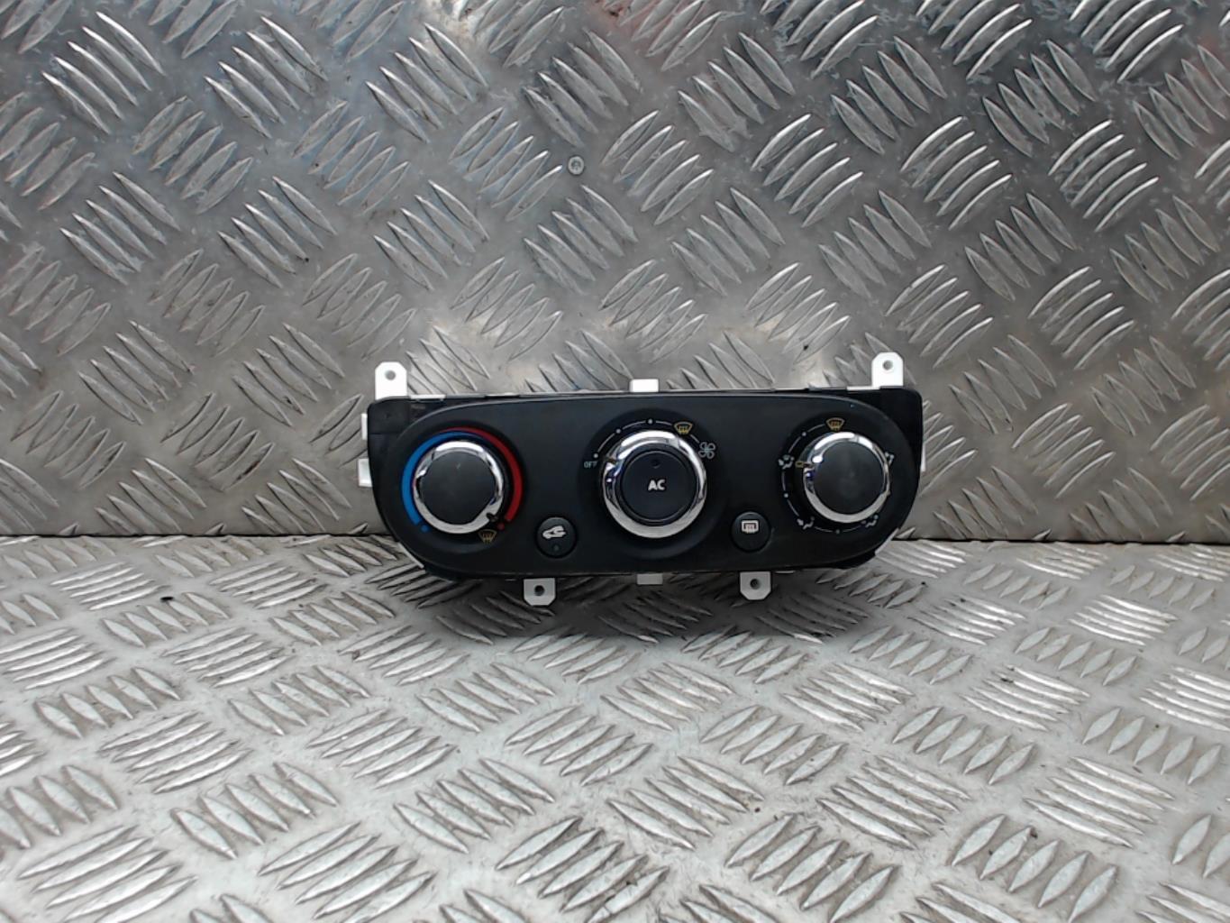 Commande chauffage RENAULT CLIO 4 PHASE 1 Diesel - 1